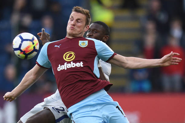 型足球背后 型足球背后